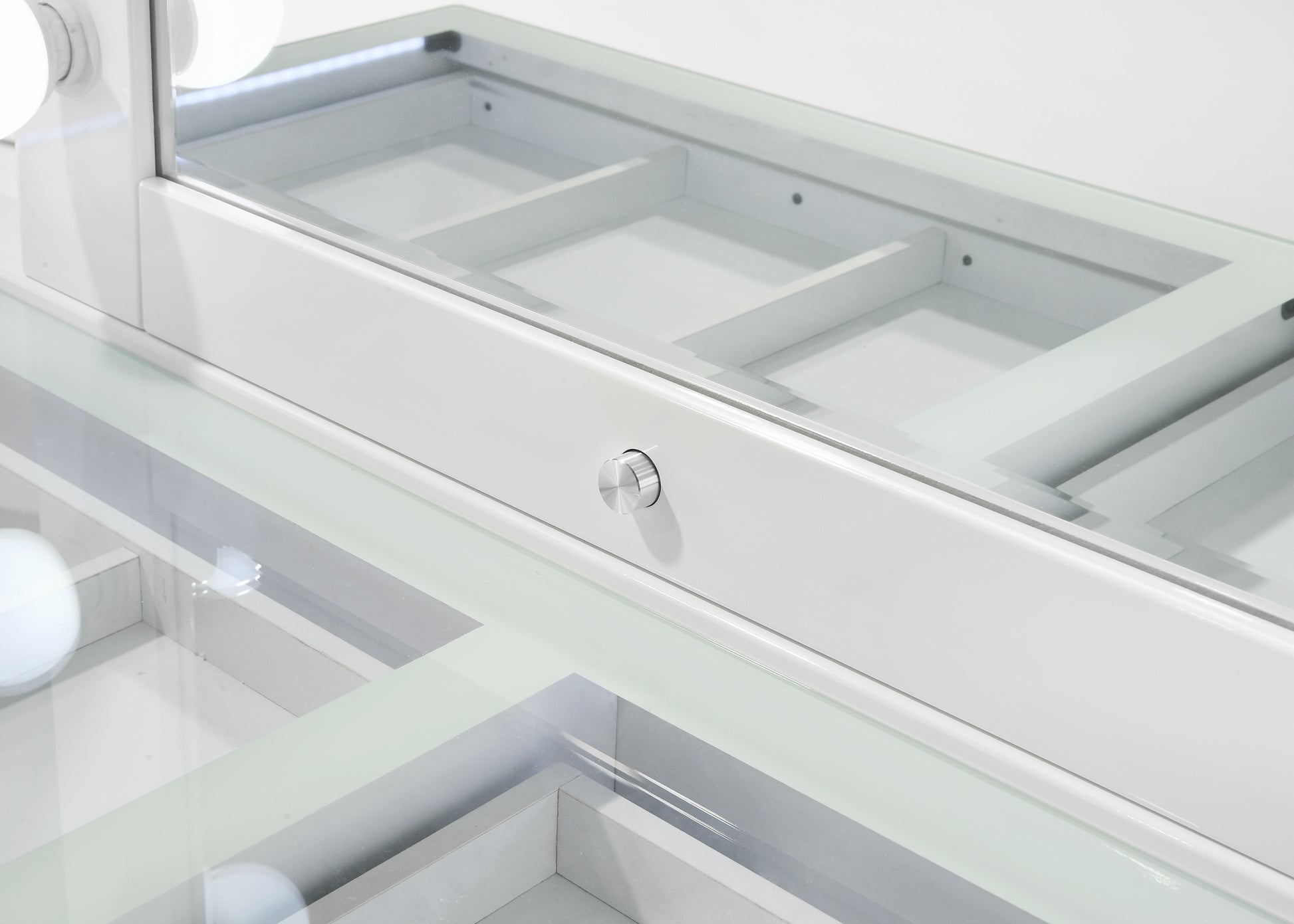Luxo White Vanity Collection