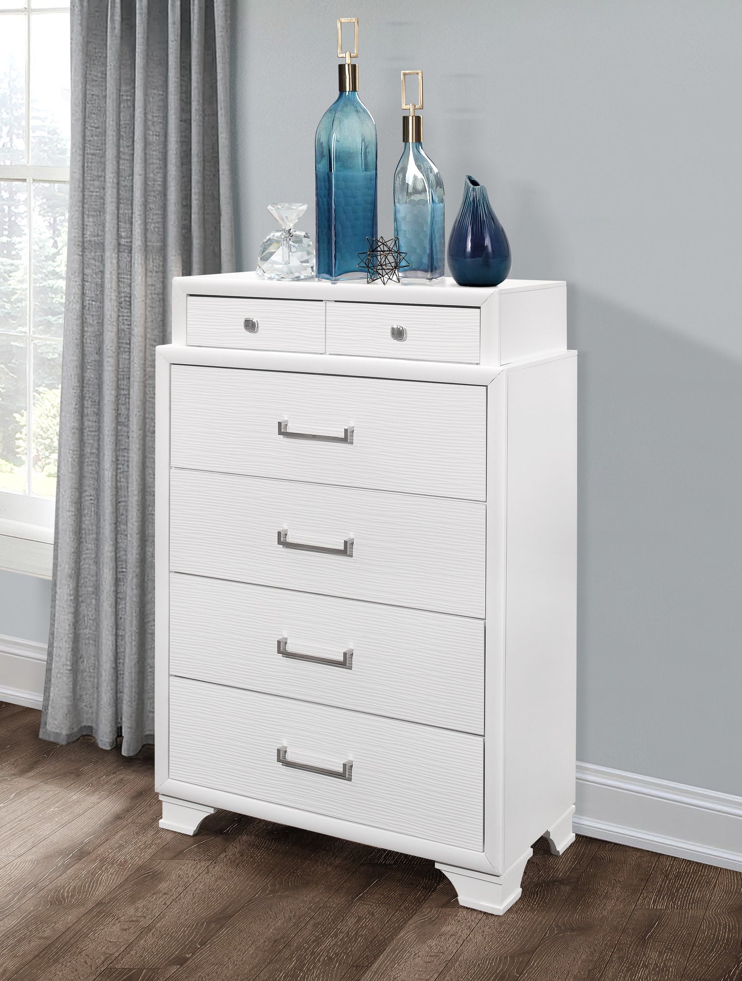 Jordyn White Bedroom Collection