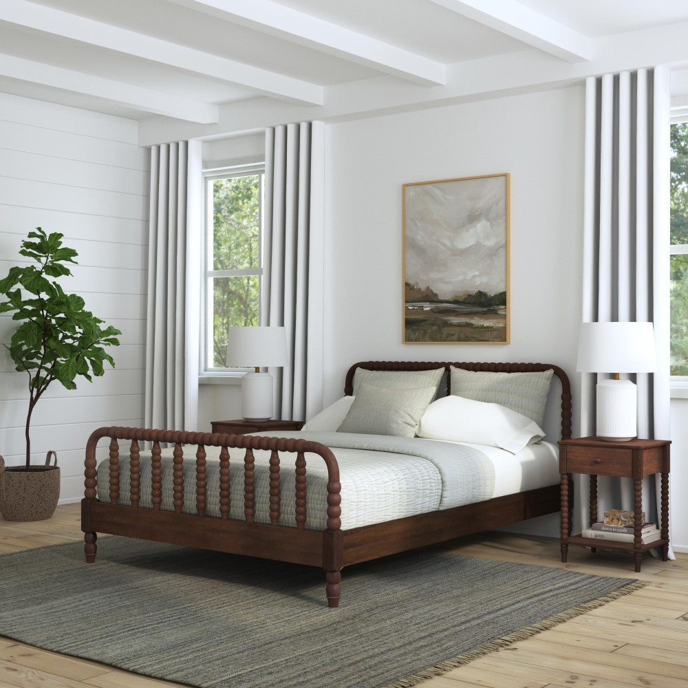 Spindle Queen Bed and Two Nightstands - Brown