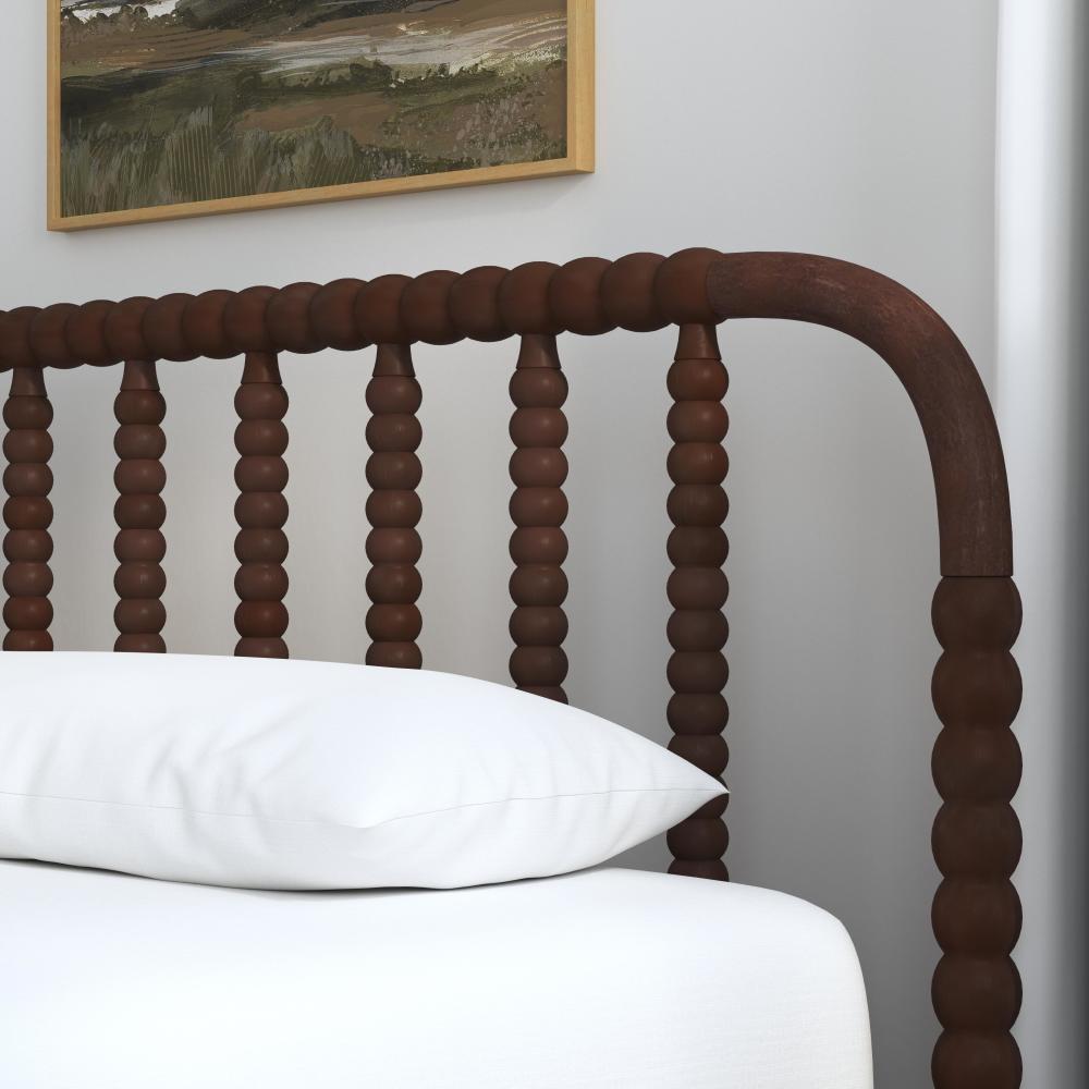 Spindle Queen Bed and Two Nightstands - Brown